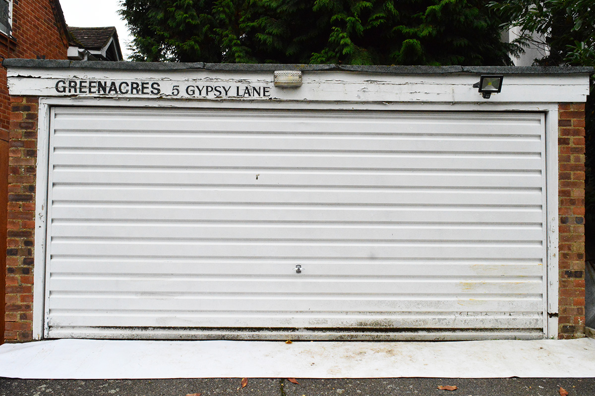 garage door before renovation